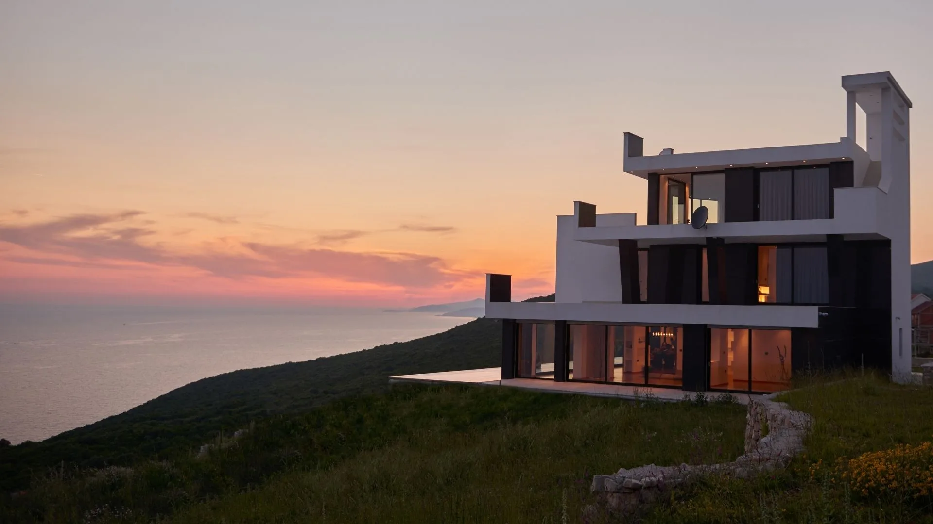 Lire la suite à propos de l’article Succession maison : fiscalité, fondements, étapes et stratégies.